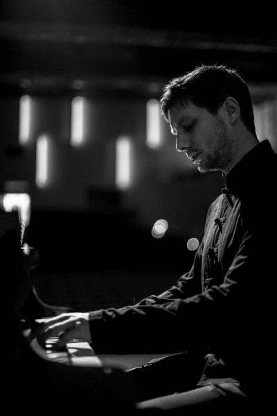 Arthur Ancelle at the piano